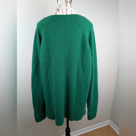 J. Crew Women's Emerald Green High Low V-Neck Relaxed Merino Blend Sweater XXL - Picture 3 of 11